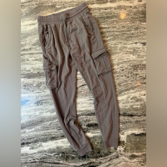 Alo Yoga Unwind Cargo Sweatpants Size Small - Picture 2 of 6
